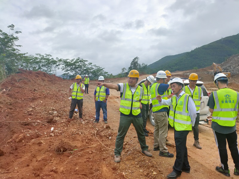 1592891446239291.jpg 檢查主線挖方段.jpg