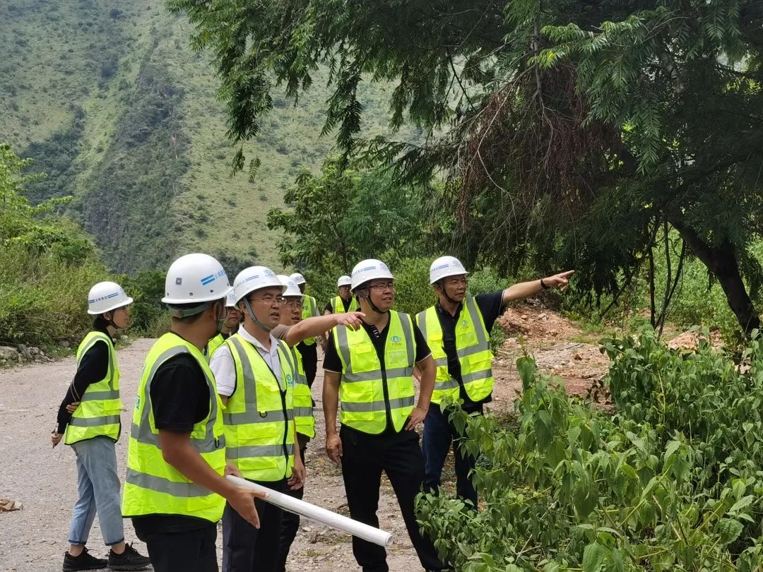 1662035000107629.jpg 李元鴻帶隊(duì)到峨石紅項(xiàng)目開展項(xiàng)目策劃評(píng)審及“送清涼”慰問活動(dòng)3.jpg