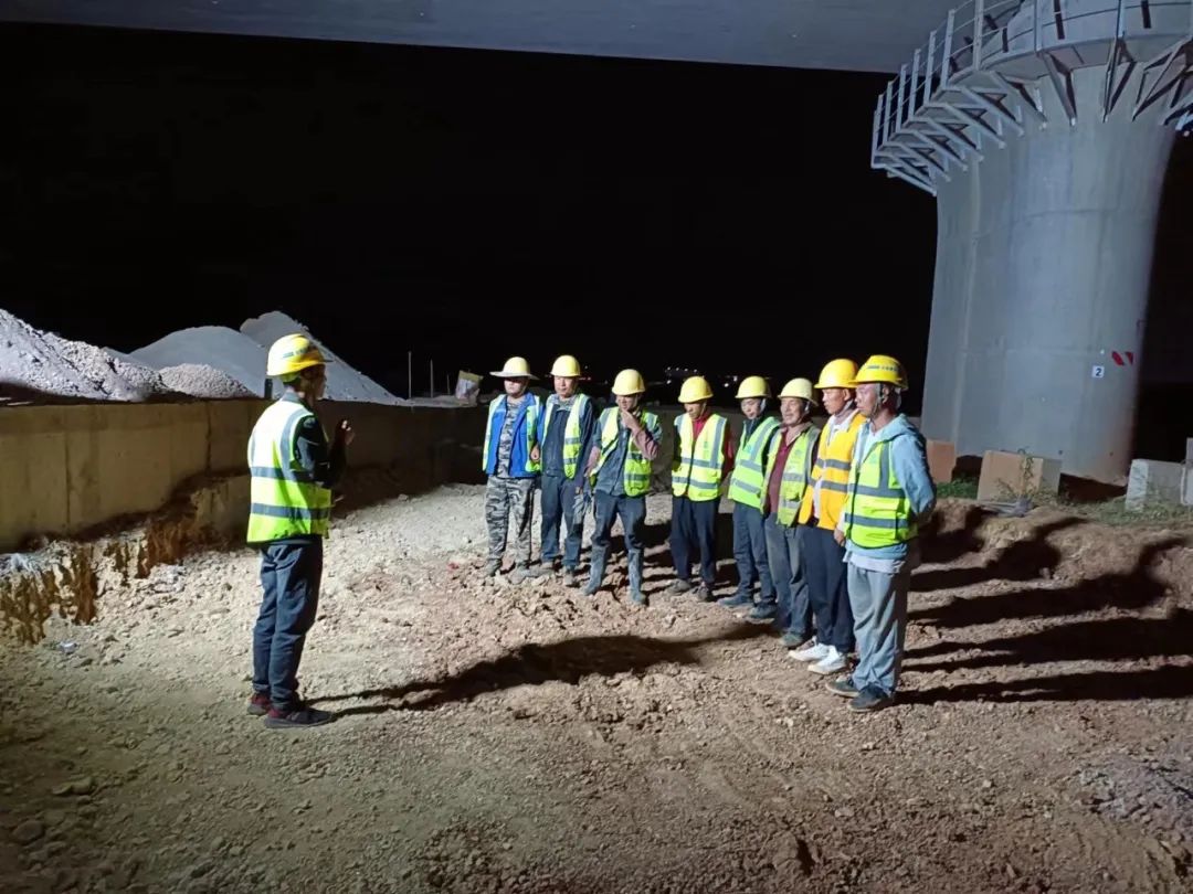 1665974619467366.jpg 2022-10-17-滇南有軌電車M1支線涉鐵段工程順利完成樁基施工1.jpg