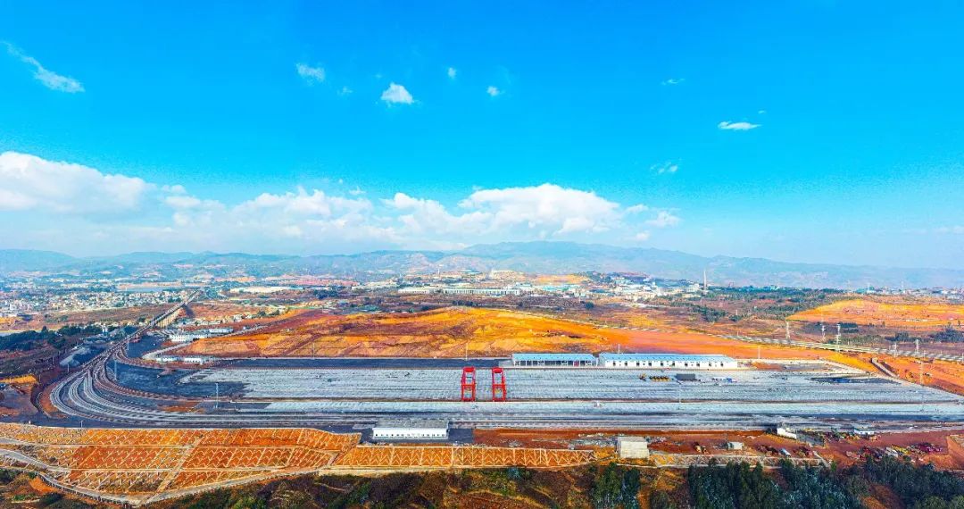 1672712383861817.jpg 2022-12-29-云南省最大鐵路專用線——祥云財富鐵路專用線開通運(yùn)營.jpg